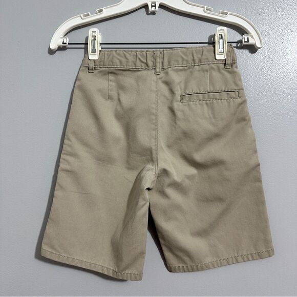 Izod boys pleated khaki shorts size 8 - Picture 2 of 4